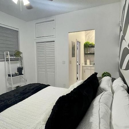 Cozy Studio, Prime Location, Remodeled, 1 Parking Уест Палм Бийч Екстериор снимка