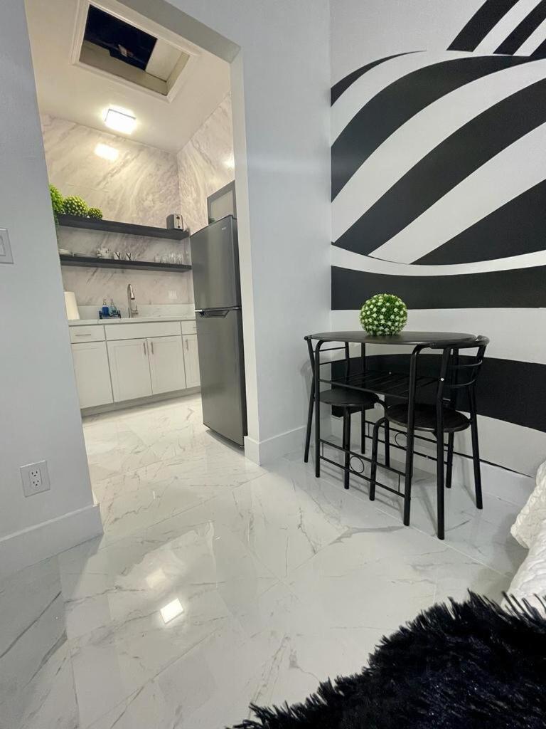 Cozy Studio, Prime Location, Remodeled, 1 Parking Уест Палм Бийч Екстериор снимка